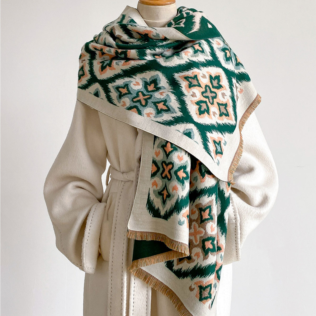 女性用リバーシブルイミテーションカシミヤスカーフ 冬用 厚手 - Woven Scarf Blanket のレビューと価格